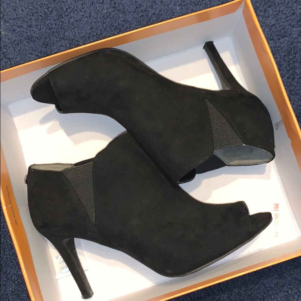 open-toe bootie/heel